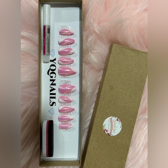 press on nails - Picture 2 of 2